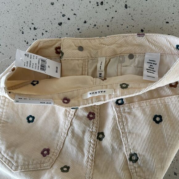 PACSUN Cream Floral Embroidered Corduroy Mom Jeans Size 26 Classic High Rise NWT - Picture 12 of 15